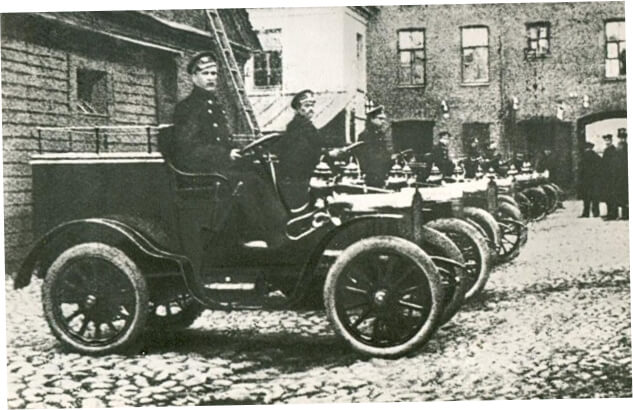 Почтовый автомобиль завода «Лесснер». 1905